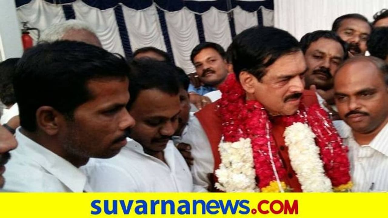 ಹಾನಗಲ್ಲ: ಹೊರಗಿನ ಅಭ್ಯರ್ಥಿಗೆ ಕಾಂಗ್ರೆಸ್ ಟಿಕೆಟ್ ನೀಡಬೇಡಿ, ತಹಶೀಲ್ದಾರ ಹಾನಗಲ್ಲ: ಹೊರಗಿನ ಅಭ್ಯರ್ಥಿಗೆ ಕಾಂಗ್ರೆಸ್ ಟಿಕೆಟ್ ನೀಡಬೇಡಿ, ತಹಶೀಲ್ದಾರ