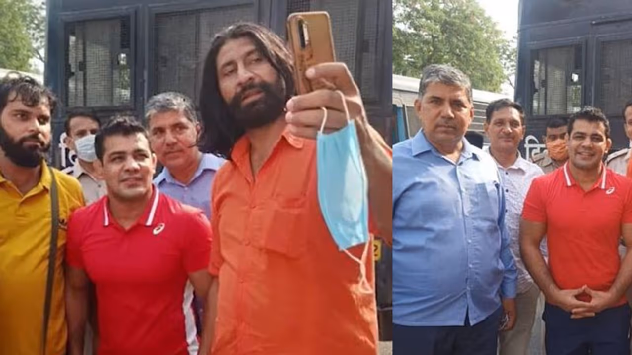 तिहाड़ जेल में WELCOME: पुलिसवालों संग सेल्फी लेते समय मुस्कुराता रहा मर्डर का आरोपी सुशील कुमार तिहाड़ जेल में WELCOME: पुलिसवालों संग सेल्फी लेते समय मुस्कुराता रहा मर्डर का आरोपी सुशील कुमार