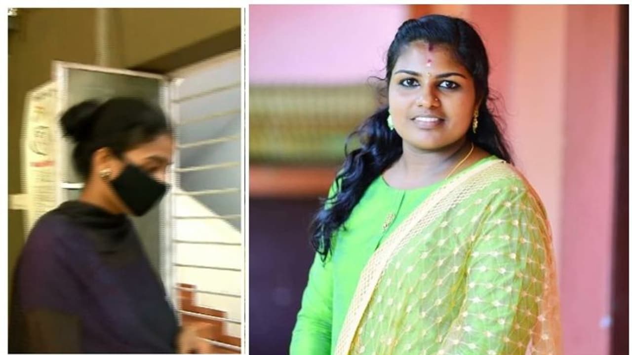 'പിഞ്ചു കുഞ്ഞിനെ കൊന്ന കേസില് പിടിയിലാകുന്നത് സഹിക്കാൻ വയ്യ, രേഷ്മ വഞ്ചകി'; ആര്യയുടെ ആത്മഹത്യാ കുറിപ്പ് 'പിഞ്ചു കുഞ്ഞിനെ കൊന്ന കേസില് പിടിയിലാകുന്നത് സഹിക്കാൻ വയ്യ, രേഷ്മ വഞ്ചകി'; ആര്യയുടെ ആത്മഹത്യാ കുറിപ്പ്