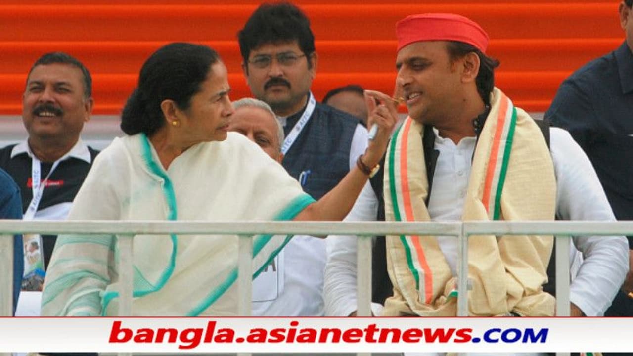 উত্তরপ্রদেশের ভোটেও মমতার 'খেলা হবে', তৃণমূলের বই থেকে পাতা ধার নিল সপা উত্তরপ্রদেশের ভোটেও মমতার 'খেলা হবে', তৃণমূলের বই থেকে পাতা ধার নিল সপা