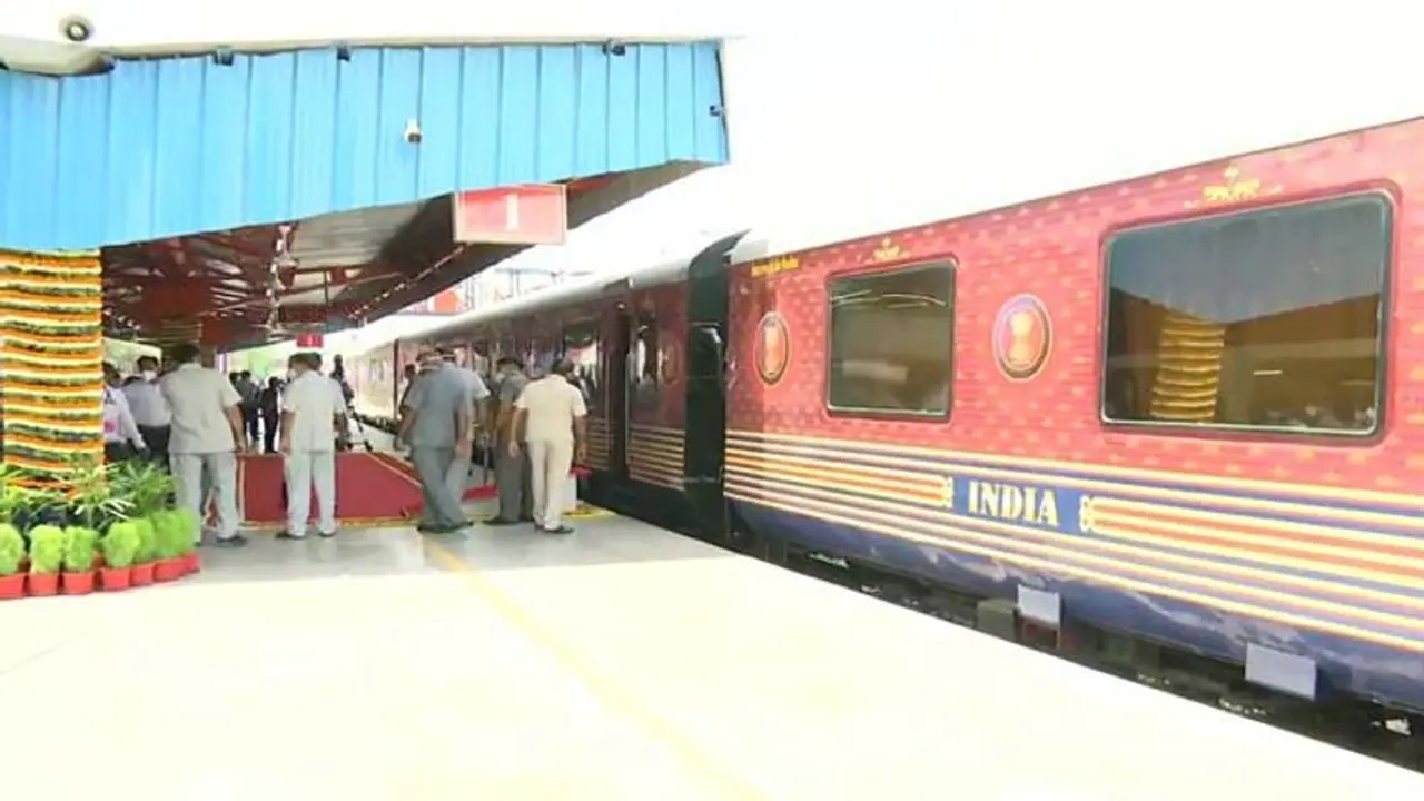 పీకలదాకా తాగి నిద్రపోయిన స్టేషన్ మాస్టర్.. రైల్వే సేవలకు అంతరాయం..! పీకలదాకా తాగి నిద్రపోయిన స్టేషన్ మాస్టర్.. రైల్వే సేవలకు అంతరాయం..!