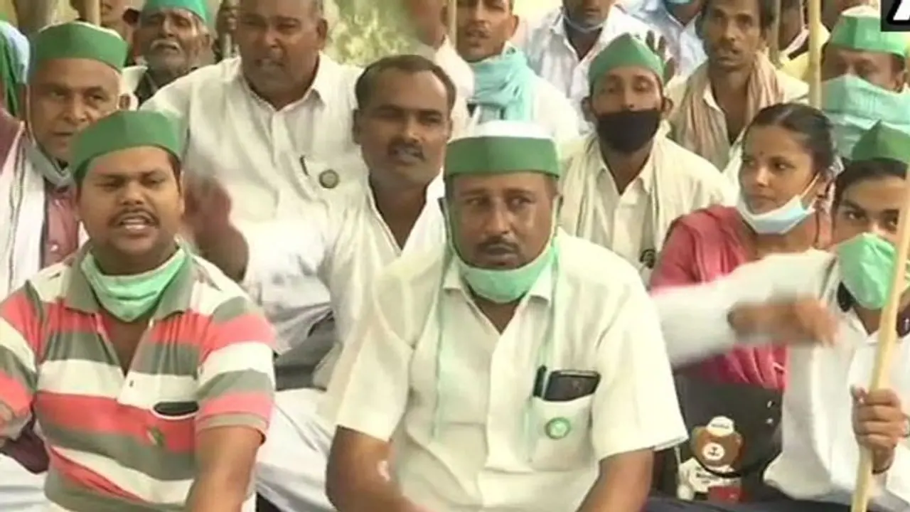 कृषि कानून: किसानों का राजभवन तक मार्च, कोरोना के सुपर स्प्रेडर का खतरा मंडराया, राहुल बोले हम किसानों के संग कृषि कानून: किसानों का राजभवन तक मार्च, कोरोना के सुपर स्प्रेडर का खतरा मंडराया, राहुल बोले हम किसानों के संग