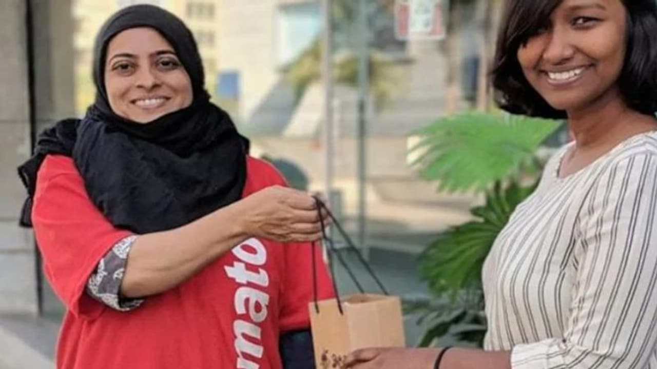 Zomato बढ़ाने जा रहा महिला डिलीवरी पार्टनर की संख्या, खुद की सुरक्षा के लिए दी जाएगी खास डिफेंस ट्रेनिंग Zomato बढ़ाने जा रहा महिला डिलीवरी पार्टनर की संख्या, खुद की सुरक्षा के लिए दी जाएगी खास डिफेंस ट्रेनिंग