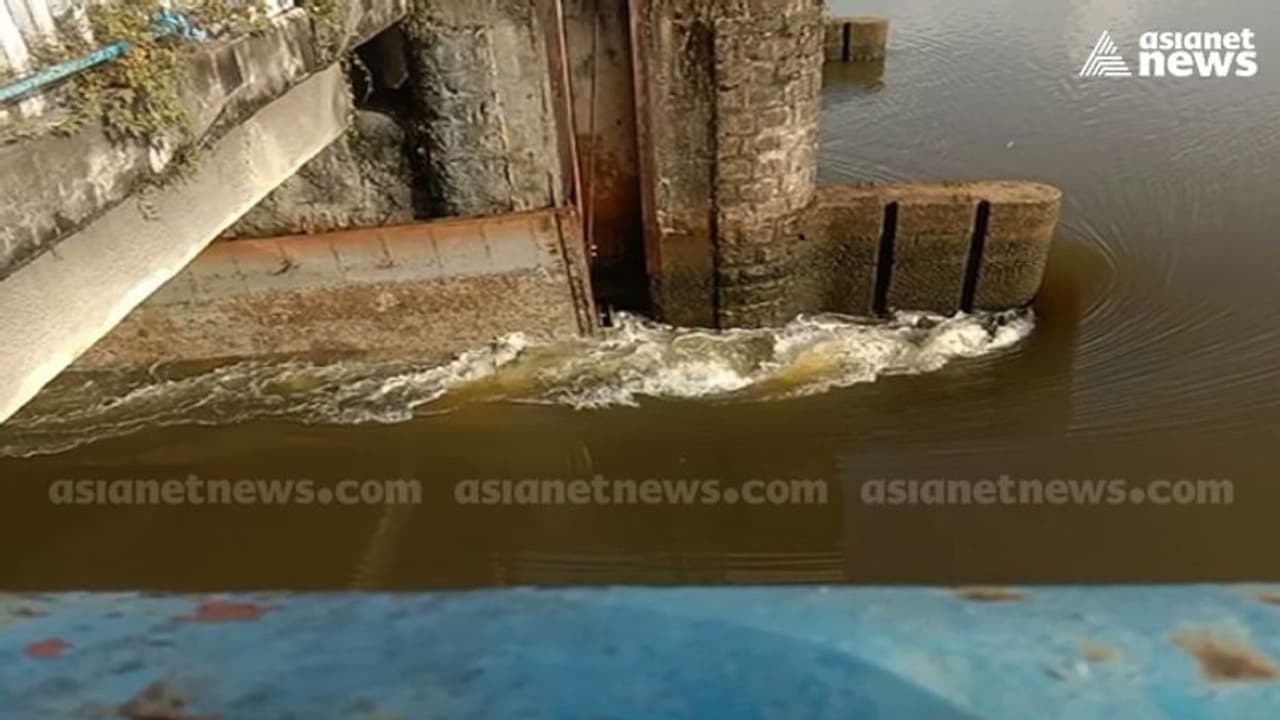 തോട്ടപ്പള്ളി സ്പിൽവേയുടെ ഏഴാം നമ്പർ ഷട്ടർ തകർന്നു; കൃഷി നാശം ഭയന്ന് കർഷകർ