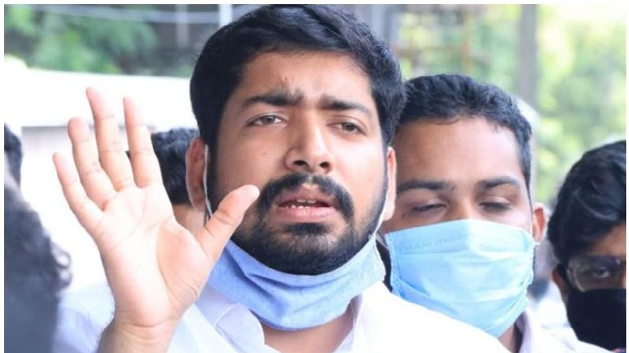 എസ്എഫ്ഐ ആര്‍എസ്എസിന് വിടുപണി ചെയ്യുന്നു, മുഖ്യമന്ത്രി കുഞ്ഞിരാമന്‍മാരെ കൊണ്ട് ചുടുചോറ് വാരിക്കുന്നു: കെ എസ് യു