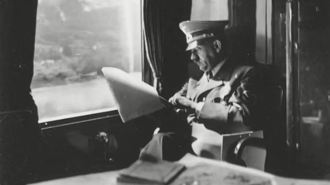 ഹിറ്റ്ലറുടെ സ്വകാര്യട്രെയിനിൽ നിന്നും കിട്ടിയ വസ്തുക്കൾ ലേലത്തിന്, അവ ഇതൊക്കെയാണ്... ഹിറ്റ്ലറുടെ സ്വകാര്യട്രെയിനിൽ നിന്നും കിട്ടിയ വസ്തുക്കൾ ലേലത്തിന്, അവ ഇതൊക്കെയാണ്...