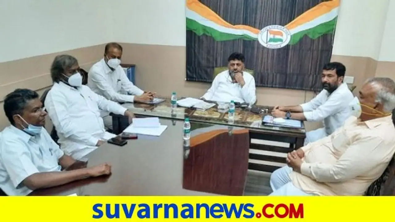 ಮುಂದಿನ ಸಿಎಂ ಅಂತರ್ ಯುದ್ಧದ ನಡುವೆ ಡಿಕೆ ಶಿವಕುಮಾರ್ ಮಹತ್ವದ ಸಭೆ ಮುಂದಿನ ಸಿಎಂ ಅಂತರ್ ಯುದ್ಧದ ನಡುವೆ ಡಿಕೆ ಶಿವಕುಮಾರ್ ಮಹತ್ವದ ಸಭೆ