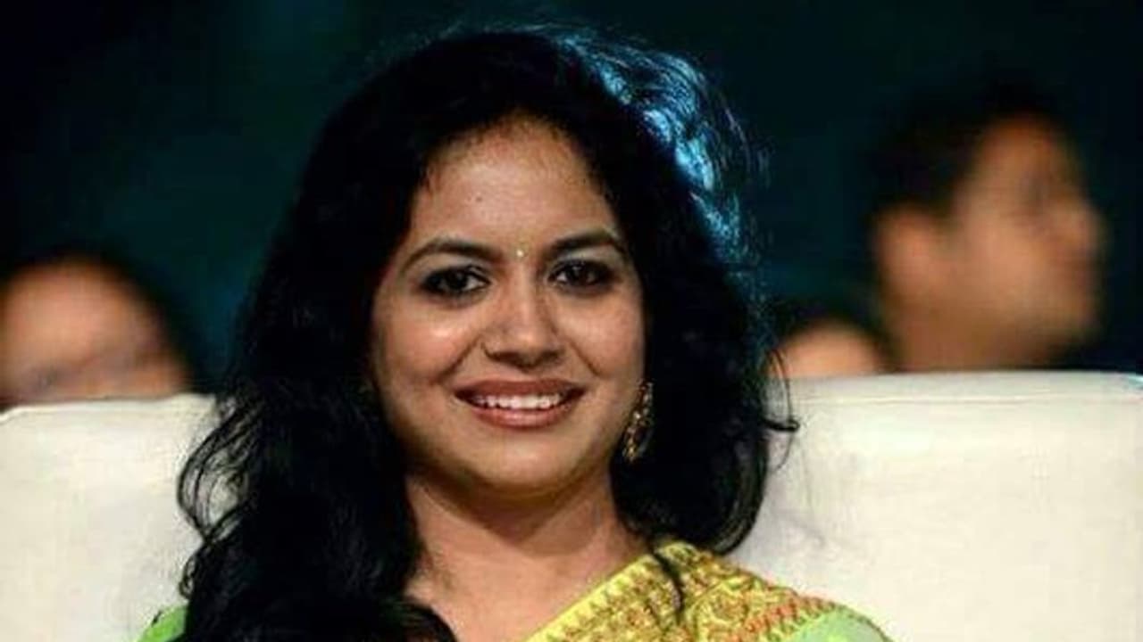 ఒక్కసారి గతంలోకి నడవాలనుంది ఉంది మావయ్య... సింగర్ సునీత భావోద్వేగ పోస్ట్ ఒక్కసారి గతంలోకి నడవాలనుంది ఉంది మావయ్య... సింగర్ సునీత భావోద్వేగ పోస్ట్