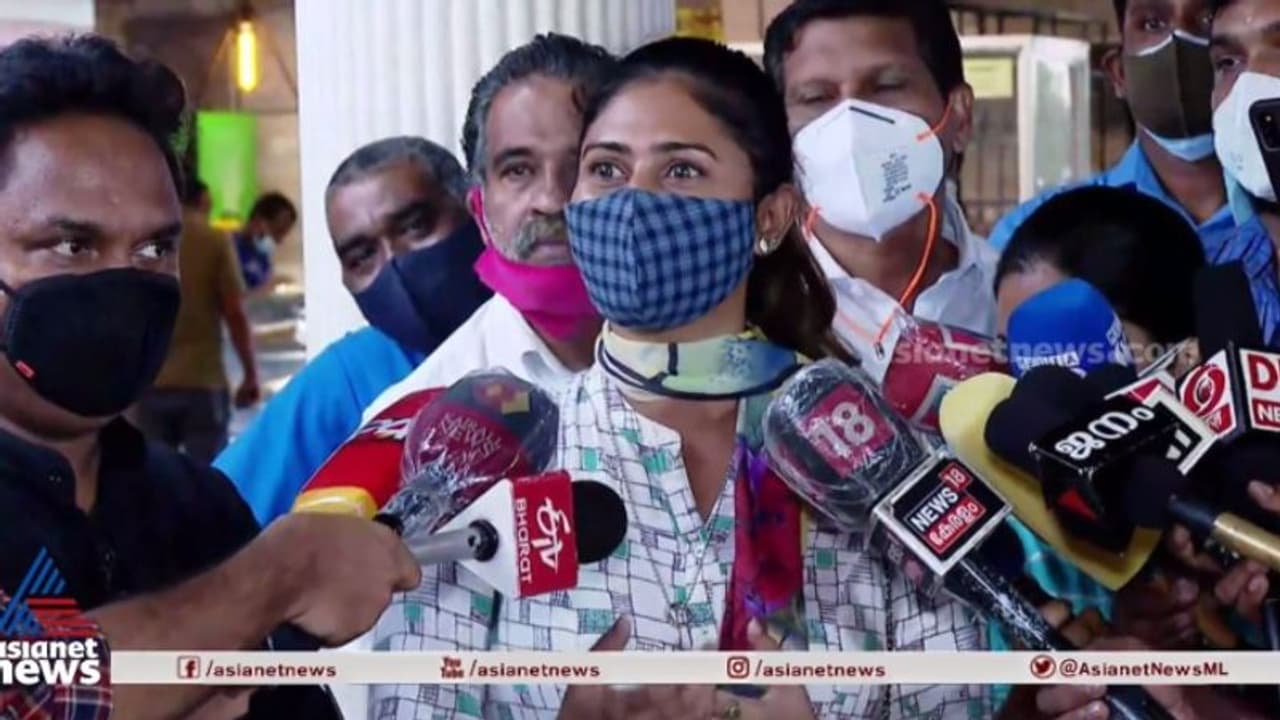 തനിക്കെതിരായ നിയമനടപടികൾ രാഷ്ട്രീയ അജൻഡയുടെ ഭാഗമെന്ന് ഐഷ സുൽത്താന തനിക്കെതിരായ നിയമനടപടികൾ രാഷ്ട്രീയ അജൻഡയുടെ ഭാഗമെന്ന് ഐഷ സുൽത്താന