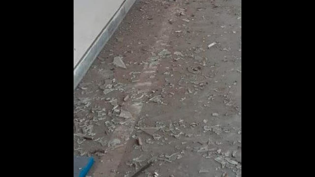 శ్రీకాకుళం జిల్లాలో బాణసంచా తయారీ చేస్తున్న సమయంలో పేలుడు: ఇద్దరికి గాయాలు శ్రీకాకుళం జిల్లాలో బాణసంచా తయారీ చేస్తున్న సమయంలో పేలుడు: ఇద్దరికి గాయాలు