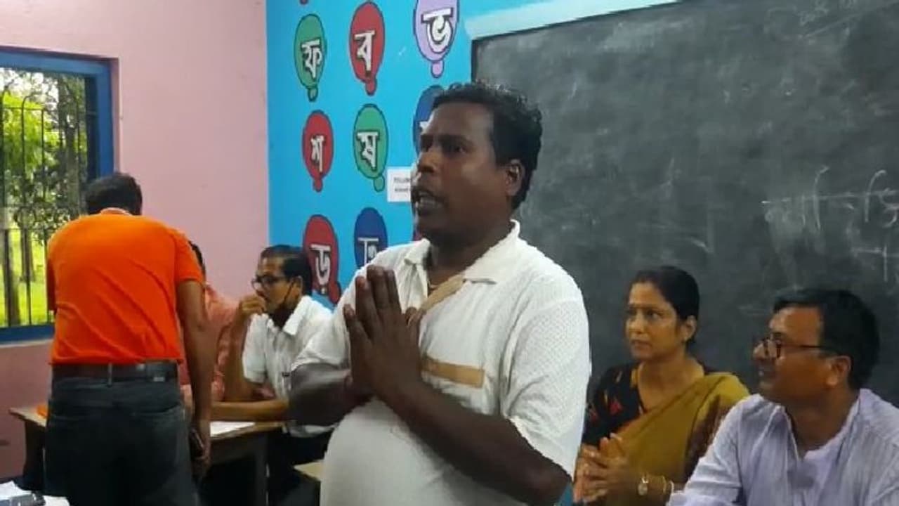 তৃণমূলে যাওয়া মহা ভুল সিদ্ধান্ত, হাতজোড় করে ক্ষমা চেয়ে বিজেপিতে ফিরলেন নেতা তৃণমূলে যাওয়া মহা ভুল সিদ্ধান্ত, হাতজোড় করে ক্ষমা চেয়ে বিজেপিতে ফিরলেন নেতা