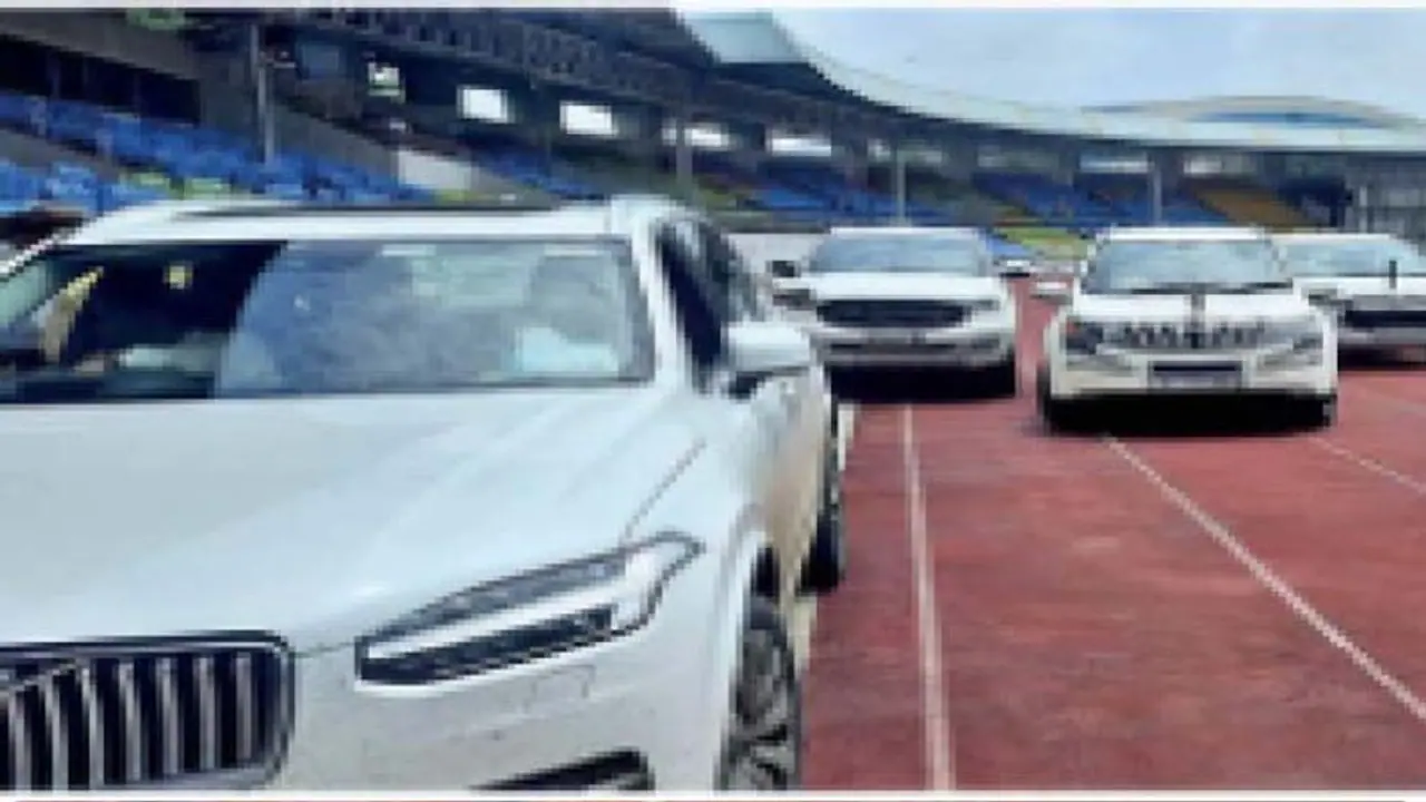 Vehicle parking: ఎండలో వాహనం పార్క్ చేస్తున్నారా..? ఈ జాగ్రత్తలు తీసుకోకపోతే ప్రమాదమే.!