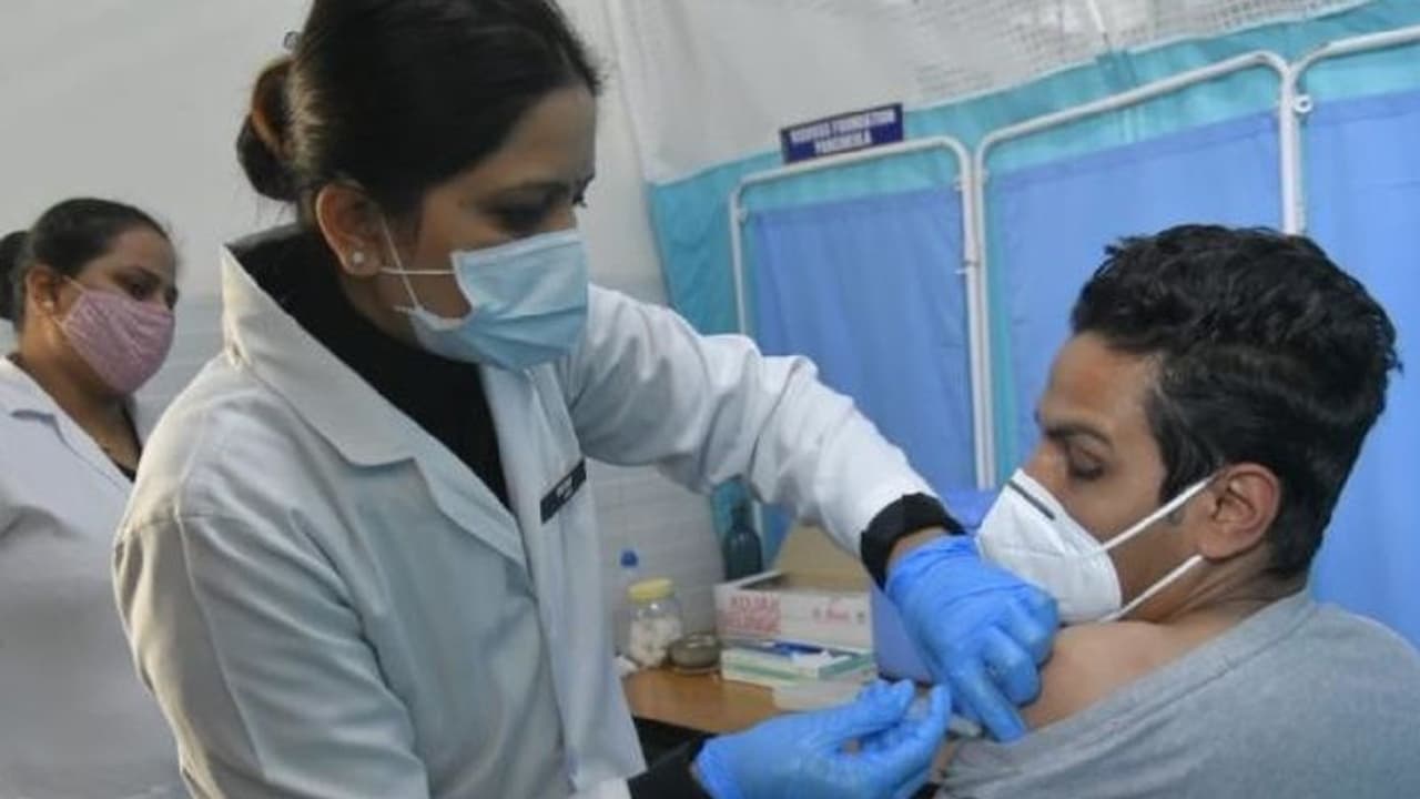 টিকাকরণ শিবির বৈধ না অবৈধ, জেনে নিন স্বাস্থ্য দফতরের ওয়েবসাইটে