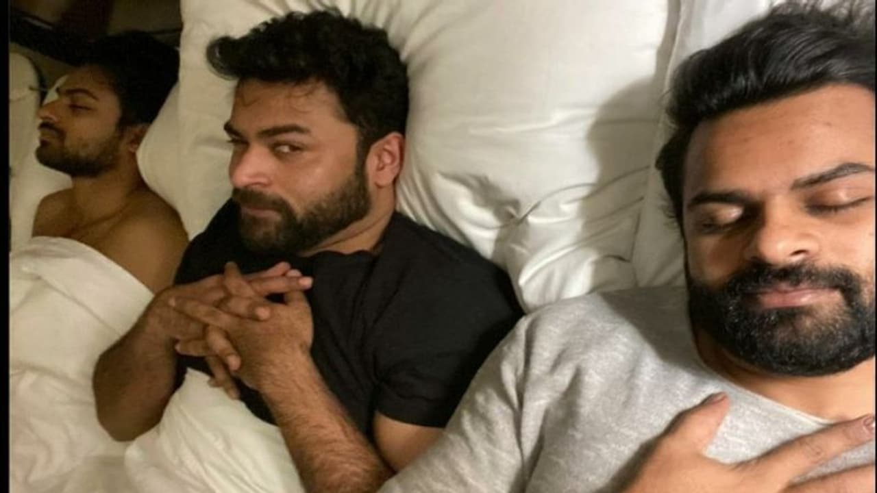 ఒకే బెడ్పై ముగ్గురు మెగా హీరోలు.. వెకేషన్ వైబ్స్ ఒకే బెడ్పై ముగ్గురు మెగా హీరోలు.. వెకేషన్ వైబ్స్