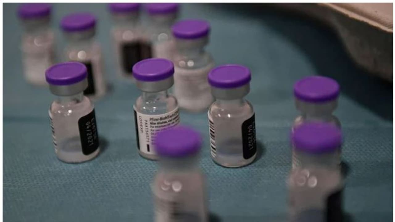 ഫൈസർ, മൊഡേണ വാക്സിനെടുക്കുന്നവർക്ക് ഹൃദയ വീക്കത്തിന് സാധ്യത; മുന്നറിയിപ്പുമായി എഫ്ഡിഎ ഫൈസർ, മൊഡേണ വാക്സിനെടുക്കുന്നവർക്ക് ഹൃദയ വീക്കത്തിന് സാധ്യത; മുന്നറിയിപ്പുമായി എഫ്ഡിഎ