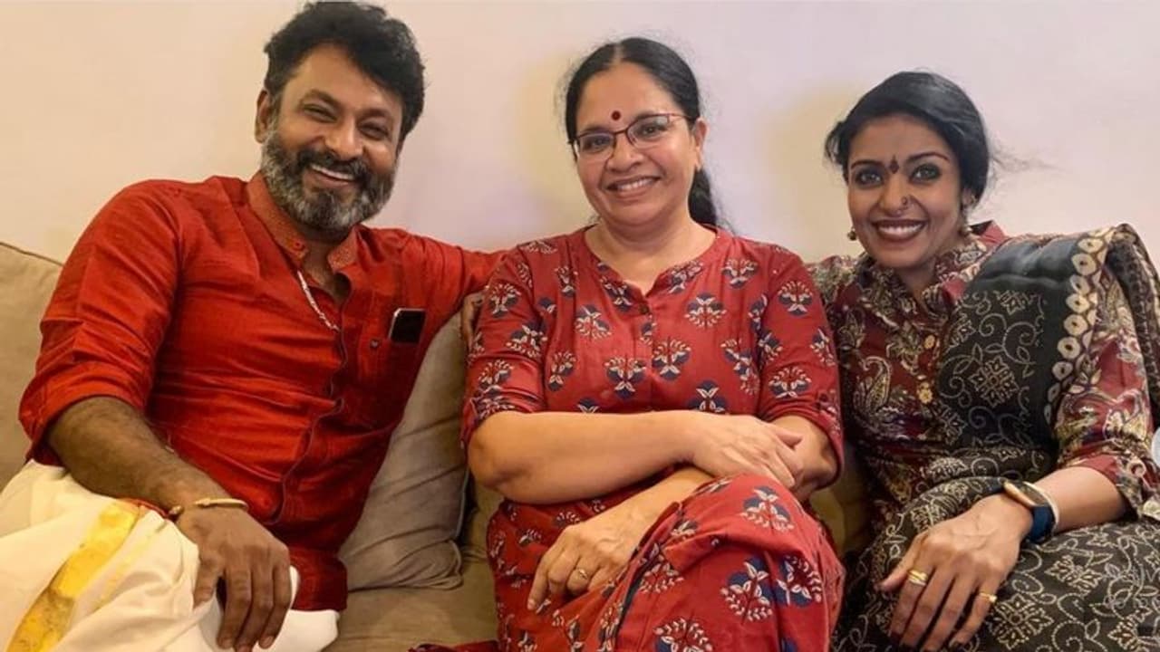 'ബിഗ് ബോസിനെ കുറിച്ച് ചര്ച്ചയുണ്ടായില്ല'; വീണ്ടും ഒത്തുകൂടി ആ സൗഹൃദം 'ബിഗ് ബോസിനെ കുറിച്ച് ചര്ച്ചയുണ്ടായില്ല'; വീണ്ടും ഒത്തുകൂടി ആ സൗഹൃദം