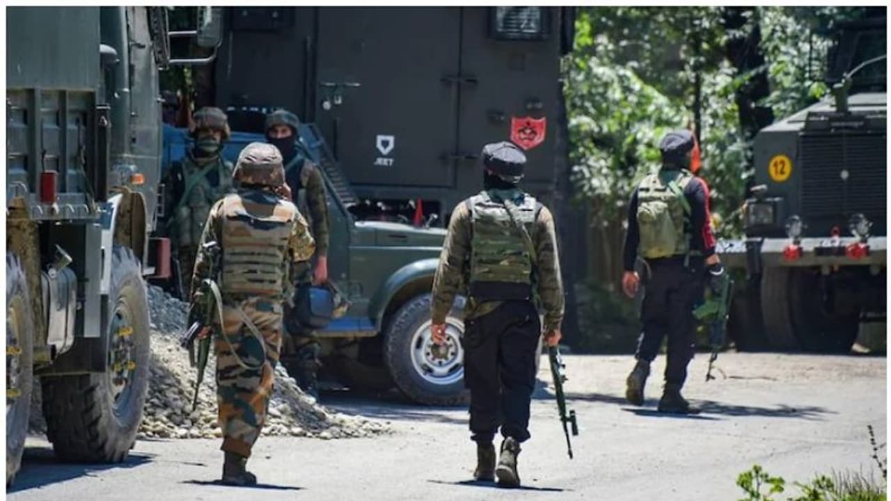 Pulwama Terrorist Attack : പുൽവാമ ഭീകരാക്രമണത്തിൽ ഉൾപ്പെട്ട അവസാന ഭീകരനെയും വധിച്ചു: ജമ്മു കശ്മീർ പൊലീസ്