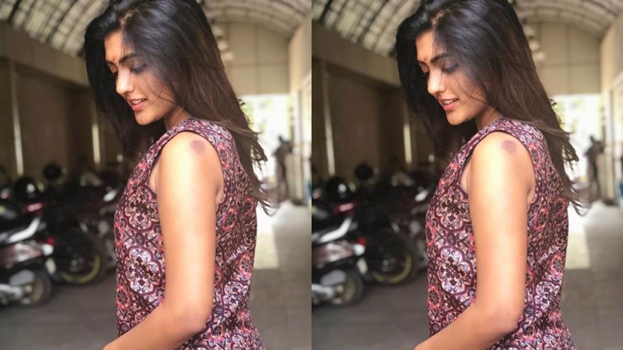 ఈషా రెబ్బా భుజానికి గాయం.. కంగారు పడుతున్న ఫ్యాన్స్! ఈషా రెబ్బా భుజానికి గాయం.. కంగారు పడుతున్న ఫ్యాన్స్!