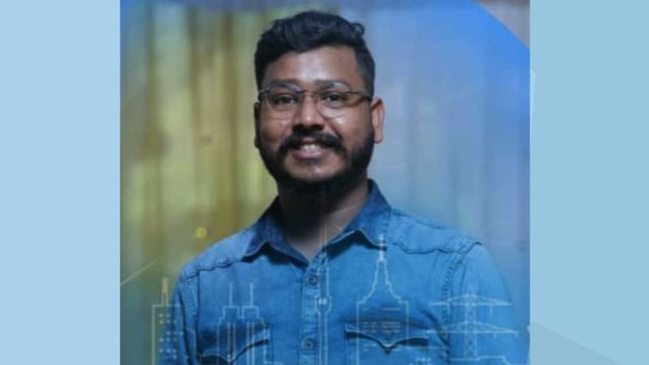 അർജുൻ ആയങ്കിയുമായി അടുത്ത ബന്ധം: സിപിഎം പുറത്താക്കിയ സജേഷിനെ ചോദ്യം ചെയ്യും അർജുൻ ആയങ്കിയുമായി അടുത്ത ബന്ധം: സിപിഎം പുറത്താക്കിയ സജേഷിനെ ചോദ്യം ചെയ്യും