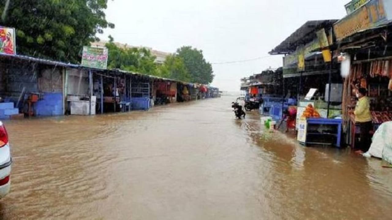 IMD predicts more rains in Kalyana Karnataka region, Mantralayam still submerged