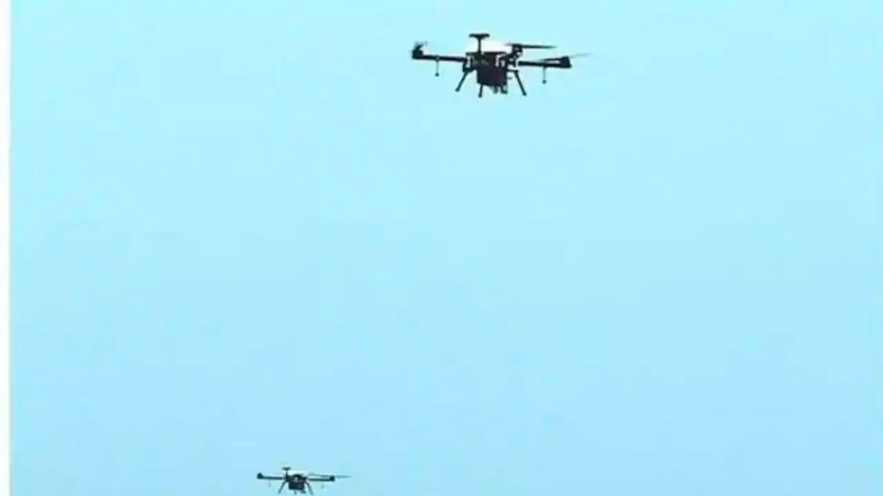 ಜಮ್ಮು ಕಾಶ್ಮೀರದಲ್ಲಿ ಮತ್ತೆರಡು ಡ್ರೋನ್ ಪತ್ತೆ: ಸೇನೆಯಿಂದ ಗುಂಡಿನ ದಾಳಿ! ಜಮ್ಮು ಕಾಶ್ಮೀರದಲ್ಲಿ ಮತ್ತೆರಡು ಡ್ರೋನ್ ಪತ್ತೆ: ಸೇನೆಯಿಂದ ಗುಂಡಿನ ದಾಳಿ!