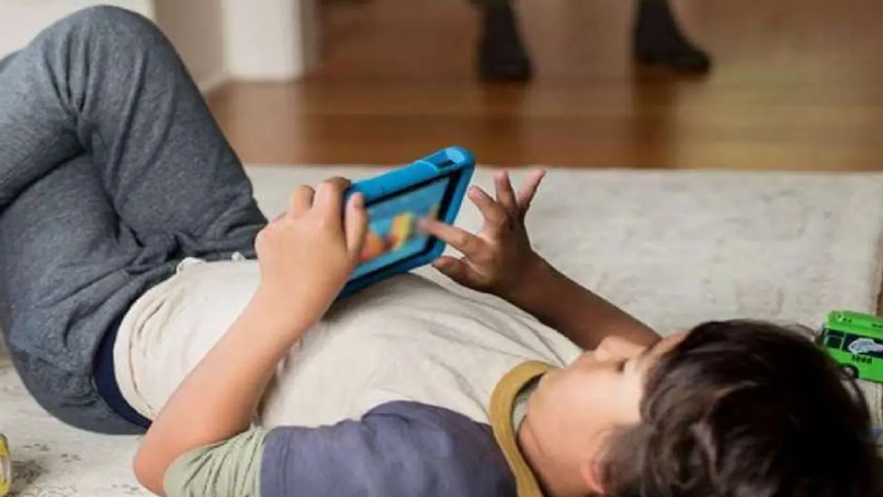 हर पेरेंट्स सावधान: 12 साल के बच्चे ने ऑनलाइन गेम में उड़ाए मां के खाते से 3 लाख रु., खरीद लिए हथियार हर पेरेंट्स सावधान: 12 साल के बच्चे ने ऑनलाइन गेम में उड़ाए मां के खाते से 3 लाख रु., खरीद लिए हथियार