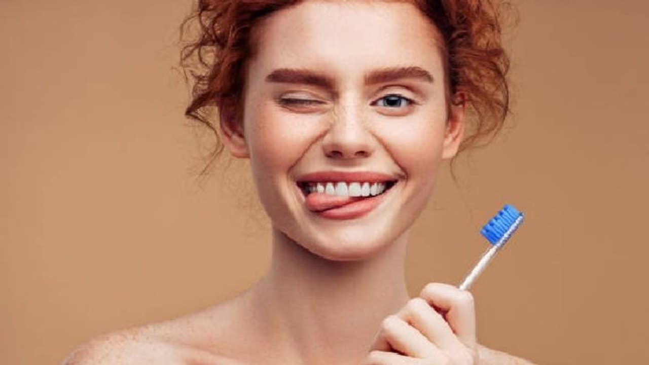 জিভ পরিষ্কার রাখলেই কমবে বয়স, জানুন কীভাবে জিভ পরিষ্কার রাখলেই কমবে বয়স, জানুন কীভাবে