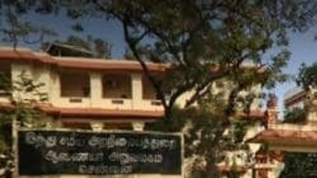 இந்து சமய அறநிலையத்துறை கட்டுப்பாட்டில் உள்ள கோவில்களின் காலி பணியிடங்களை நிரப்ப அனுமதி அளித்து சுற்றறிக்கை. இந்து சமய அறநிலையத்துறை கட்டுப்பாட்டில் உள்ள கோவில்களின் காலி பணியிடங்களை நிரப்ப அனுமதி அளித்து சுற்றறிக்கை.