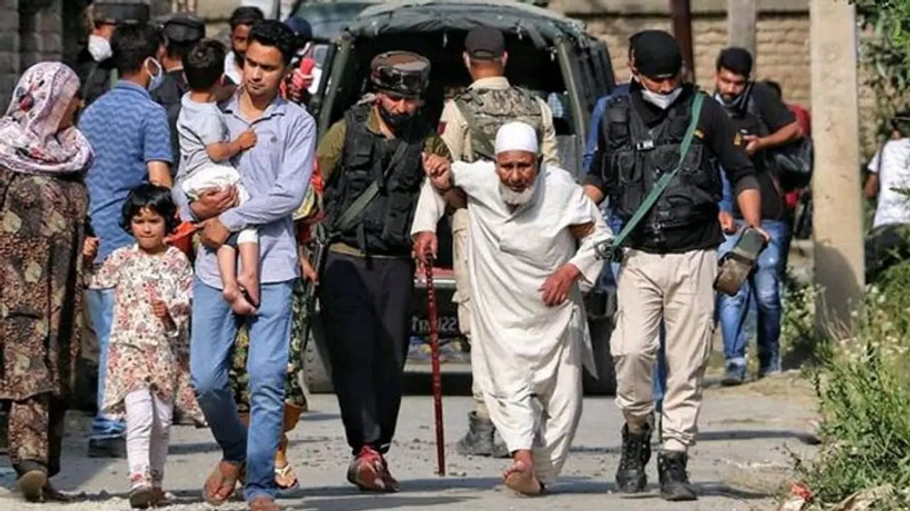 जम्मू कश्मीर: मलूरा में जबर्दस्त मुठभेड़ में एक आतंकवादी ढेर, 2 3 और छुपे होने की आशंका