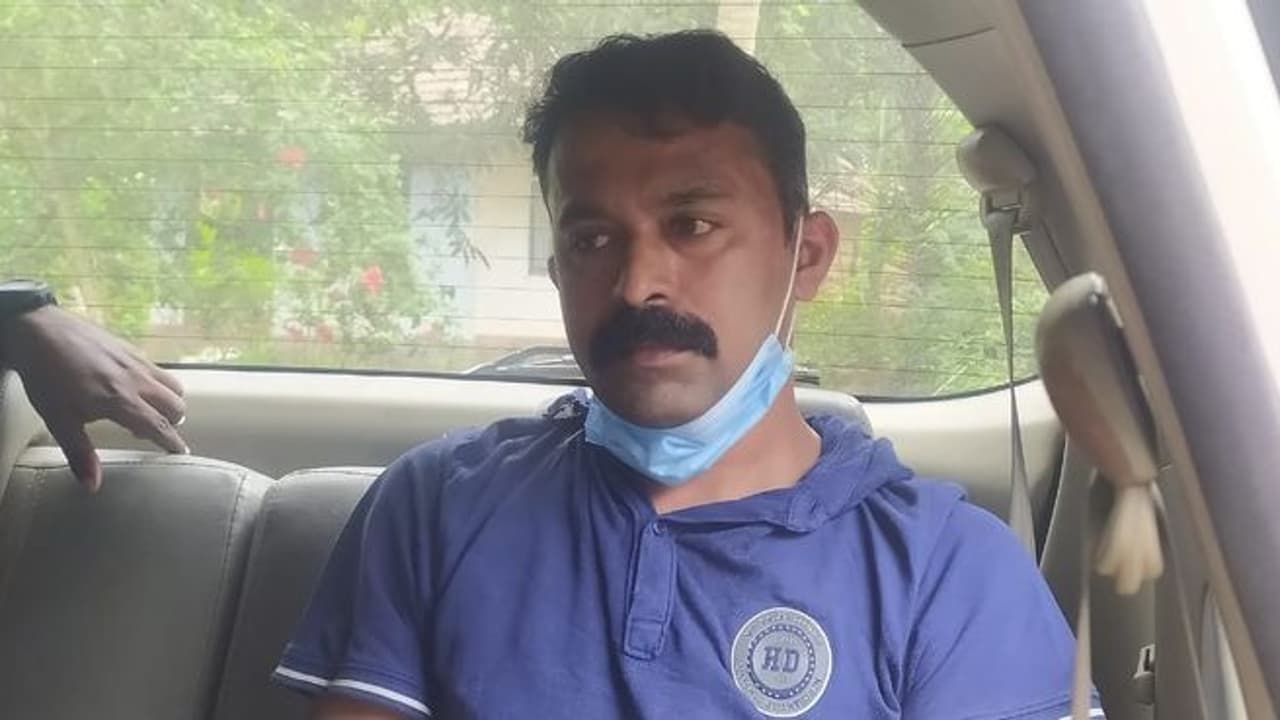 ഗൾഫിൽ ജോലി വാഗ്ദാനം നൽകി ഒന്നരക്കോടി രൂപ തട്ടിയ ആലപ്പുഴ സ്വദേശി അറസ്റ്റിൽ ഗൾഫിൽ ജോലി വാഗ്ദാനം നൽകി ഒന്നരക്കോടി രൂപ തട്ടിയ ആലപ്പുഴ സ്വദേശി അറസ്റ്റിൽ