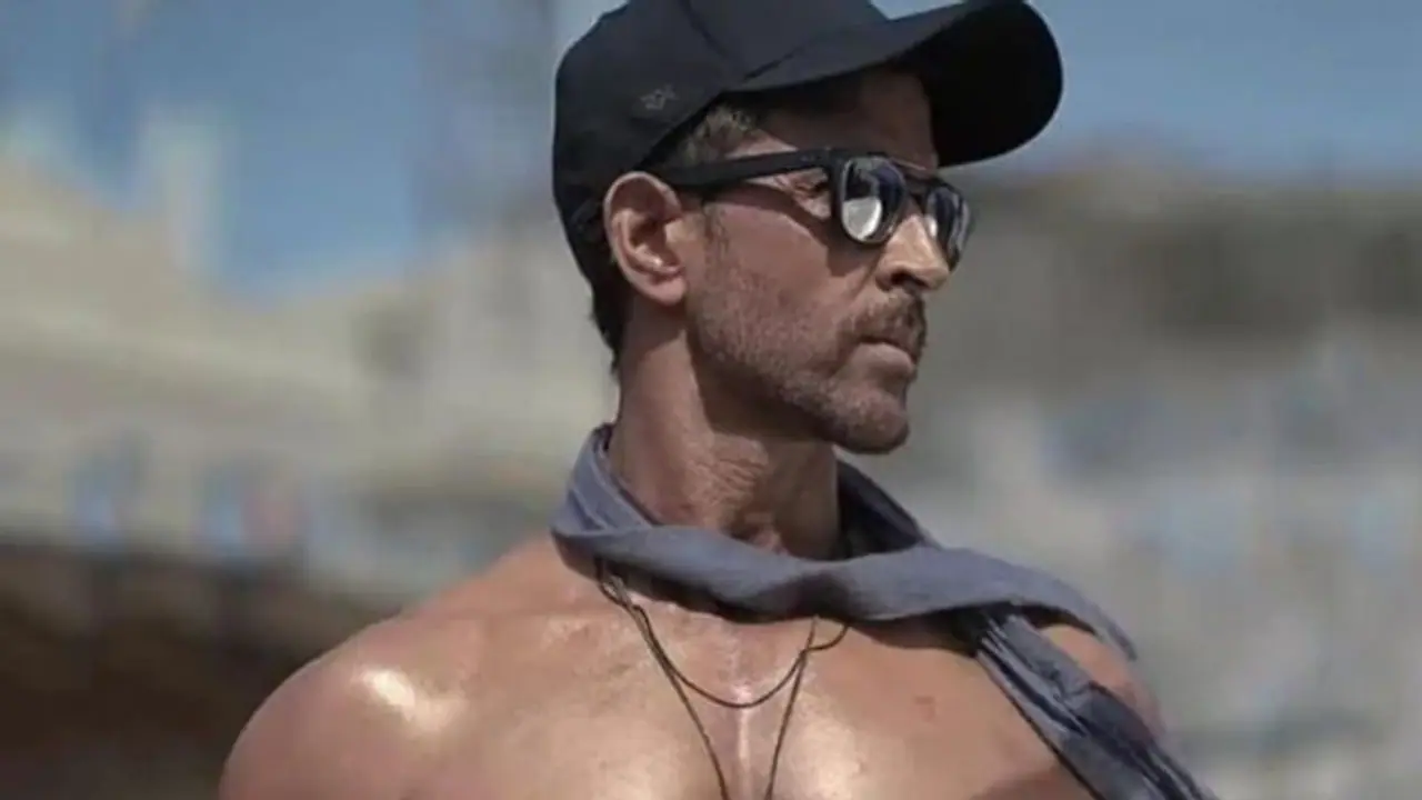 'നിങ്ങളെ കാണാൻ 21കാരനെ പോലെ', ഹൃത്വിക് റോഷന്റെ ഫോട്ടോയ്ക്ക് മുൻ ഭാര്യയുടെ കമന്റ് 'നിങ്ങളെ കാണാൻ 21കാരനെ പോലെ', ഹൃത്വിക് റോഷന്റെ ഫോട്ടോയ്ക്ക് മുൻ ഭാര്യയുടെ കമന്റ്