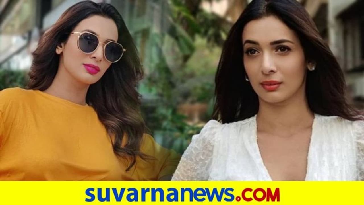 ರೇವ್ ಪಾರ್ಟಿಗೆ ರೈಡ್: ಮಾಜಿ ಬಿಗ್ಬಾಸ್ ಸ್ಪರ್ಧಿ, ನಟಿ ಅರೆಸ್ಟ್ ರೇವ್ ಪಾರ್ಟಿಗೆ ರೈಡ್: ಮಾಜಿ ಬಿಗ್ಬಾಸ್ ಸ್ಪರ್ಧಿ, ನಟಿ ಅರೆಸ್ಟ್