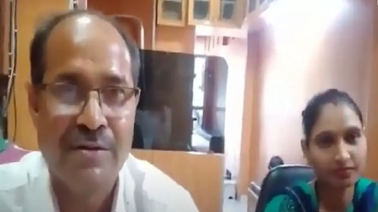 52 साल के ससुर को अपनी 23 साल छोटी बहू से हुआ प्यार, पहले दोनों ने मंदिर में की शादी फिर पहुंचे कोर्ट 52 साल के ससुर को अपनी 23 साल छोटी बहू से हुआ प्यार, पहले दोनों ने मंदिर में की शादी फिर पहुंचे कोर्ट