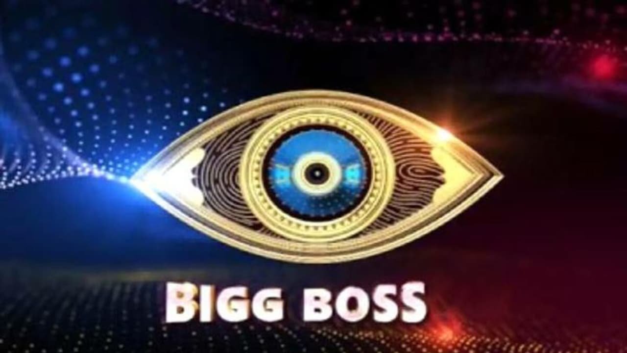 பிக்பாஸ் வீட்டில் அத்து மீறும் போட்டியாளர்கள்... லிப் லாக் மற்றும் ரொமான்ஸ்..! வைரலாகும் வீடியோ..! பிக்பாஸ் வீட்டில் அத்து மீறும் போட்டியாளர்கள்... லிப் லாக் மற்றும் ரொமான்ஸ்..! வைரலாகும் வீடியோ..!