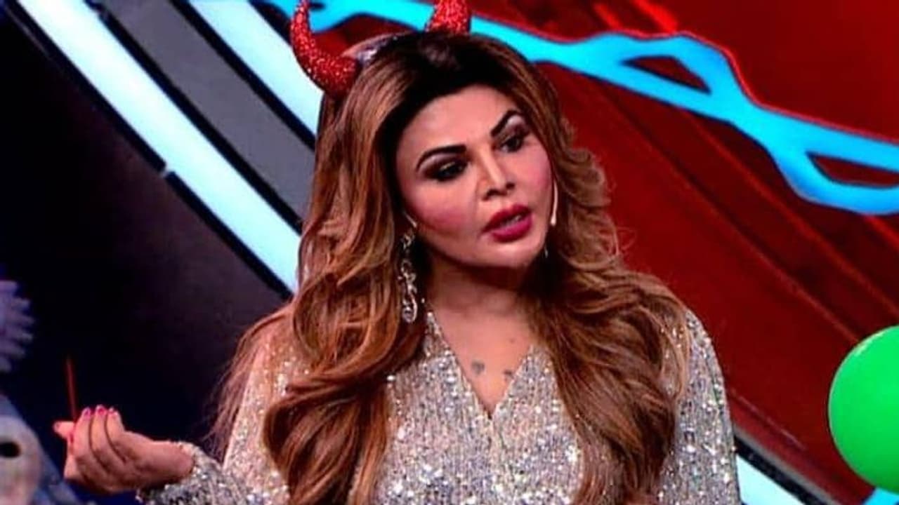 రాఘవ్ చద్దా.. నీ చద్దా తీసిపారేస్తా: ఆప్ నేతపై రాఖీ సావంత్ ఘాటు వ్యాఖ్యలు రాఘవ్ చద్దా.. నీ చద్దా తీసిపారేస్తా: ఆప్ నేతపై రాఖీ సావంత్ ఘాటు వ్యాఖ్యలు