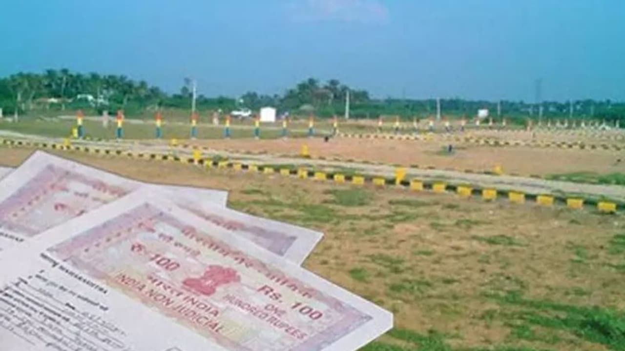 కోకాపేట్ భూముల వేలం: సర్కార్కి రూ.2 వేల కోట్లకు పైగా ఆదాయం, గరిష్ట ధర ఎంతంటే..? కోకాపేట్ భూముల వేలం: సర్కార్కి రూ.2 వేల కోట్లకు పైగా ఆదాయం, గరిష్ట ధర ఎంతంటే..?