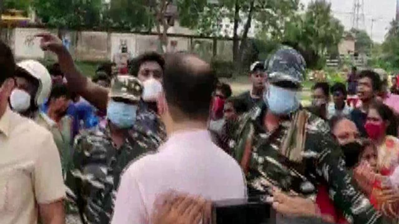 बंगाल पहुंची NHRC टीम पर लोगों ने किया हमला, चुनावी हिंसा की जांच करने गए थे सदस्य बंगाल पहुंची NHRC टीम पर लोगों ने किया हमला, चुनावी हिंसा की जांच करने गए थे सदस्य