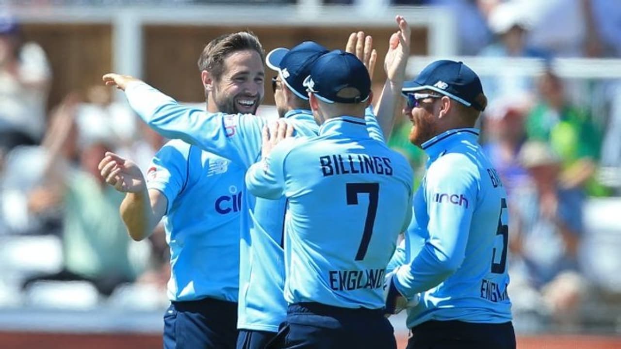 ശ്രീലങ്കയ്ക്കെതിരെ രണ്ടാം ഏകദിനത്തില് ഇംഗ്ലണ്ടിന് 186 റണ്സ് വിജയക്ഷ്യം ശ്രീലങ്കയ്ക്കെതിരെ രണ്ടാം ഏകദിനത്തില് ഇംഗ്ലണ്ടിന് 186 റണ്സ് വിജയക്ഷ്യം