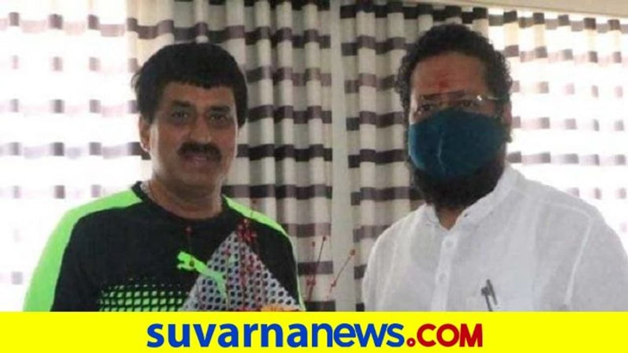 ಅತ್ತ ಜಾರಕಿಹೊಳಿ ದಿಲ್ಲಿಗೆ, ಇತ್ತ ಯೋಗೇಶ್ವರ್ ಯತ್ನಾಳ್ ರಹಸ್ಯ ಮಾತುಕತೆ ಅತ್ತ ಜಾರಕಿಹೊಳಿ ದಿಲ್ಲಿಗೆ, ಇತ್ತ ಯೋಗೇಶ್ವರ್ ಯತ್ನಾಳ್ ರಹಸ್ಯ ಮಾತುಕತೆ