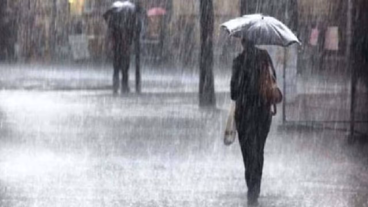 దంచికొడుతున్న వానలు.. ఐదు రోజుల పాటు ఈ ప్రాంతాల్లో భారీ వర్షాలు.. : ఐఎండీ దంచికొడుతున్న వానలు.. ఐదు రోజుల పాటు ఈ ప్రాంతాల్లో భారీ వర్షాలు.. : ఐఎండీ