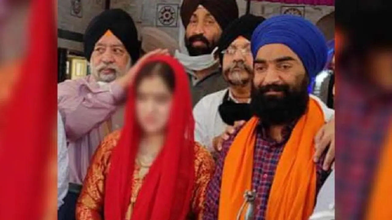 कश्मीर में सिख लड़की के धर्मांतरण मामले में नया मोड़, सामने आया निकाहनामा..'मर्जी से बदला था धर्म' कश्मीर में सिख लड़की के धर्मांतरण मामले में नया मोड़, सामने आया निकाहनामा..'मर्जी से बदला था धर्म'