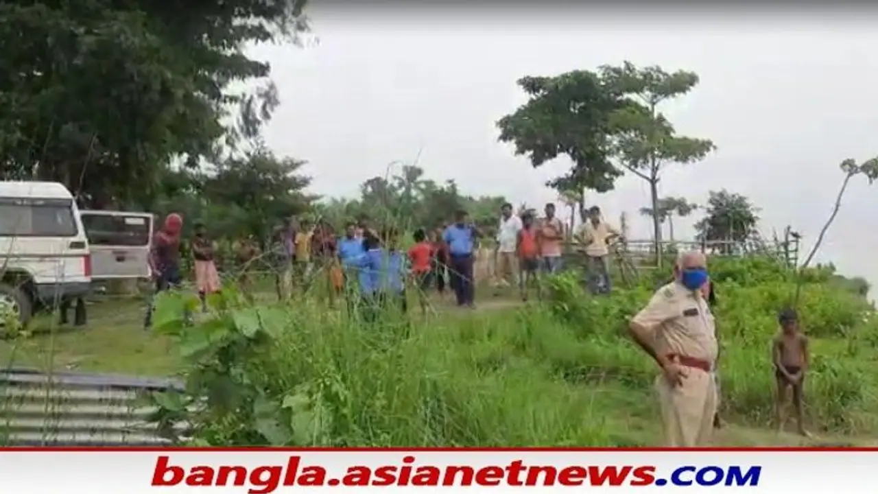 আবারও গঙ্গায় ভেসে এল দেহ, করোনা রোগীর দেহ কিনা প্রশ্ন মানিকচকের বাসিন্দাদের আবারও গঙ্গায় ভেসে এল দেহ, করোনা রোগীর দেহ কিনা প্রশ্ন মানিকচকের বাসিন্দাদের