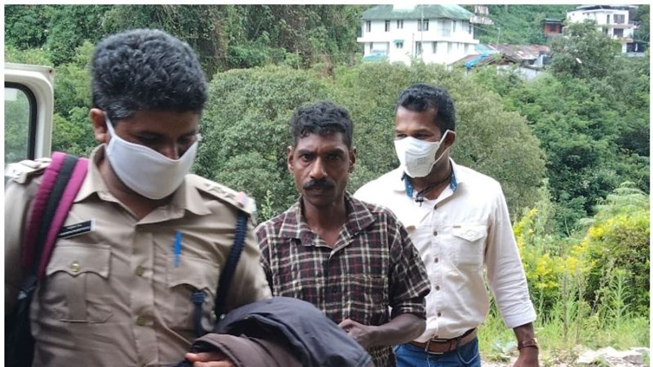 യുവാവിനെ കാട്ടുമൃഗമാണെന്ന തെറ്റിദ്ധാരണയില് വെടിവച്ച പ്രതി അറസ്റ്റില് യുവാവിനെ കാട്ടുമൃഗമാണെന്ന തെറ്റിദ്ധാരണയില് വെടിവച്ച പ്രതി അറസ്റ്റില്