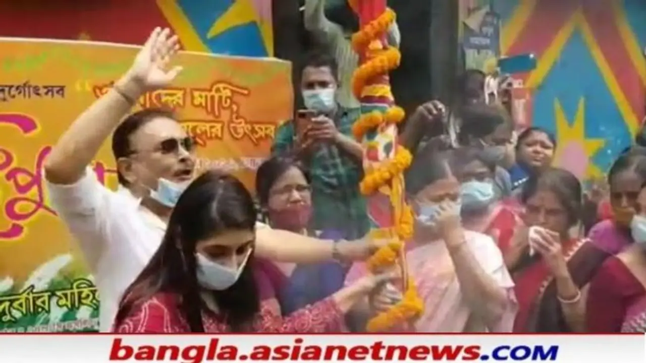 'পাশে আছি', সোনাগাছির দুর্বার দূর্গা উৎসব কমিটির খুঁটি পুজোতে মদন মিত্র 'পাশে আছি', সোনাগাছির দুর্বার দূর্গা উৎসব কমিটির খুঁটি পুজোতে মদন মিত্র