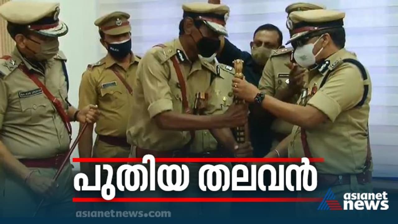 സംസ്ഥാന പൊലീസ് മേധാവിയായി അനിൽകാന്ത് ചുമതലയേറ്റു; ബാറ്റൺ കൈമാറി സംസ്ഥാന പൊലീസ് മേധാവിയായി അനിൽകാന്ത് ചുമതലയേറ്റു; ബാറ്റൺ കൈമാറി