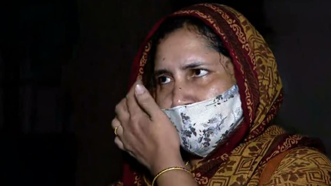 സ്ത്രീധനത്തെ ചൊല്ലി ആലുവയിൽ ഗർഭിണിക്ക് മർദ്ദനം, തടയാൻ ശ്രമിച്ച പിതാവിനും മർദ്ദനമേറ്റു സ്ത്രീധനത്തെ ചൊല്ലി ആലുവയിൽ ഗർഭിണിക്ക് മർദ്ദനം, തടയാൻ ശ്രമിച്ച പിതാവിനും മർദ്ദനമേറ്റു