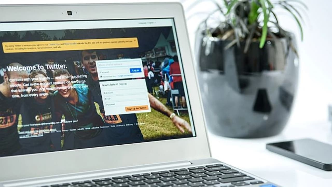 Twitter rectifies error that prevented desktop users from accessing profiles