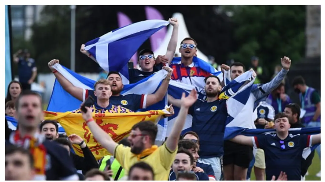 কোভিড নিয়েই খেলা দেখছে ২০০০ স্কটিশ সমর্থক, রিপোর্ট আসতেই আতঙ্কে ইউরো ২০২০ কোভিড নিয়েই খেলা দেখছে ২০০০ স্কটিশ সমর্থক, রিপোর্ট আসতেই আতঙ্কে ইউরো ২০২০