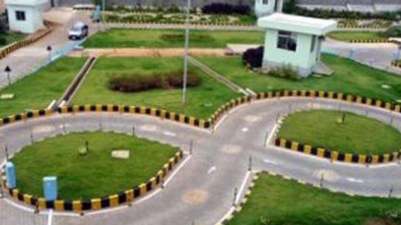 இனி 8 போடாமலேயே லைசென்ஸ் வாங்கலாம்... ஆனால் இந்த சான்றிதழ் மட்டும் கட்டாயம் இருக்கணும்...! இனி 8 போடாமலேயே லைசென்ஸ் வாங்கலாம்... ஆனால் இந்த சான்றிதழ் மட்டும் கட்டாயம் இருக்கணும்...!