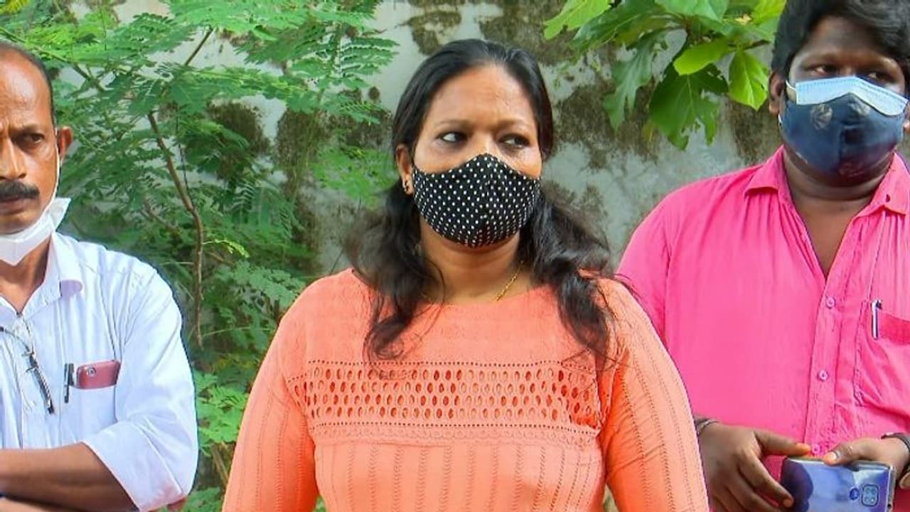 സികെ ജാനു കെ സുരേന്ദ്രൻ കോഴ ഇടപാട്: പ്രസീതയിൽ നിന്ന് വിജിലൻസ് വീണ്ടും മൊഴിയെടുത്തു സികെ ജാനു കെ സുരേന്ദ്രൻ കോഴ ഇടപാട്: പ്രസീതയിൽ നിന്ന് വിജിലൻസ് വീണ്ടും മൊഴിയെടുത്തു